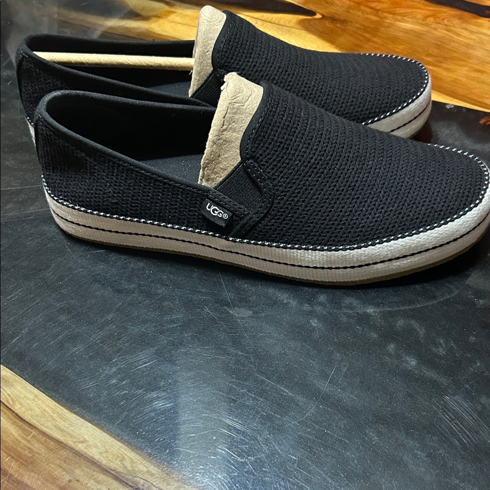 UGG Women's Black and Tan Flats